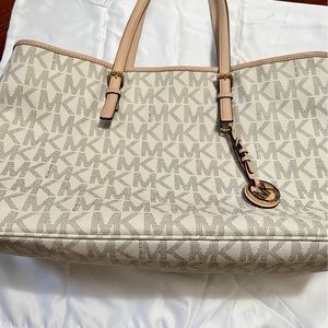 Michael Kors tote w/wallet, tote missing buckle on back but still functional